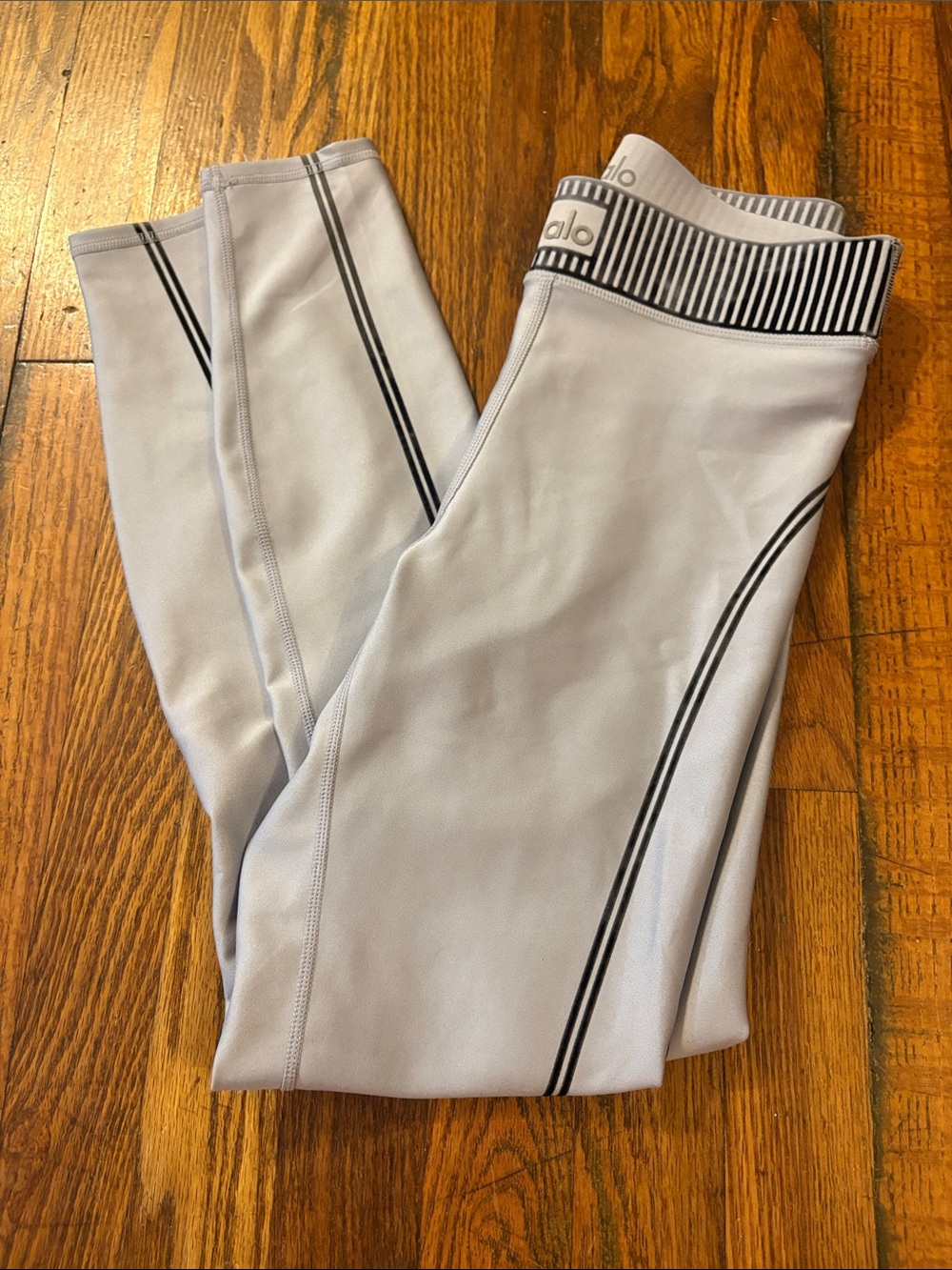 🎉ALO Yoga Light Gray/Blue Leggings with Black Stripe Detail